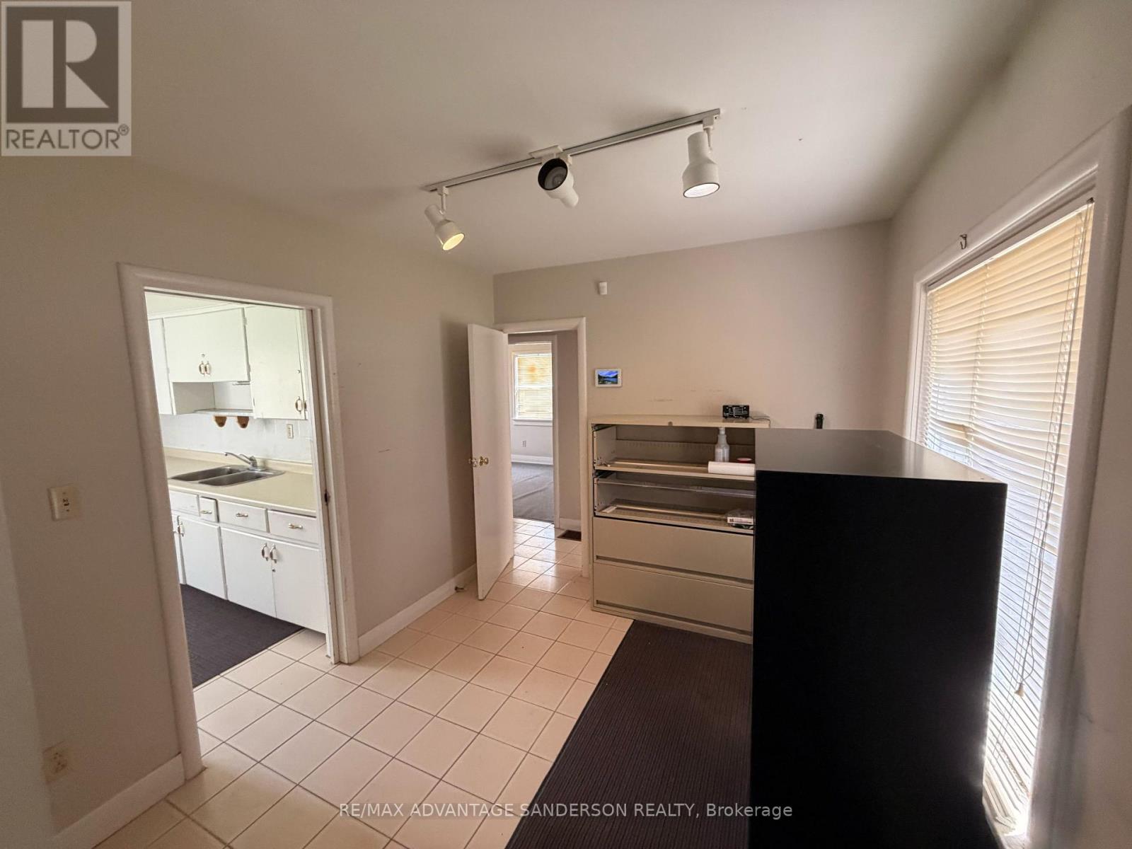 1292 Highbury Avenue N, London East, Ontario  N5Y 1B4 - Photo 9 - X13036574