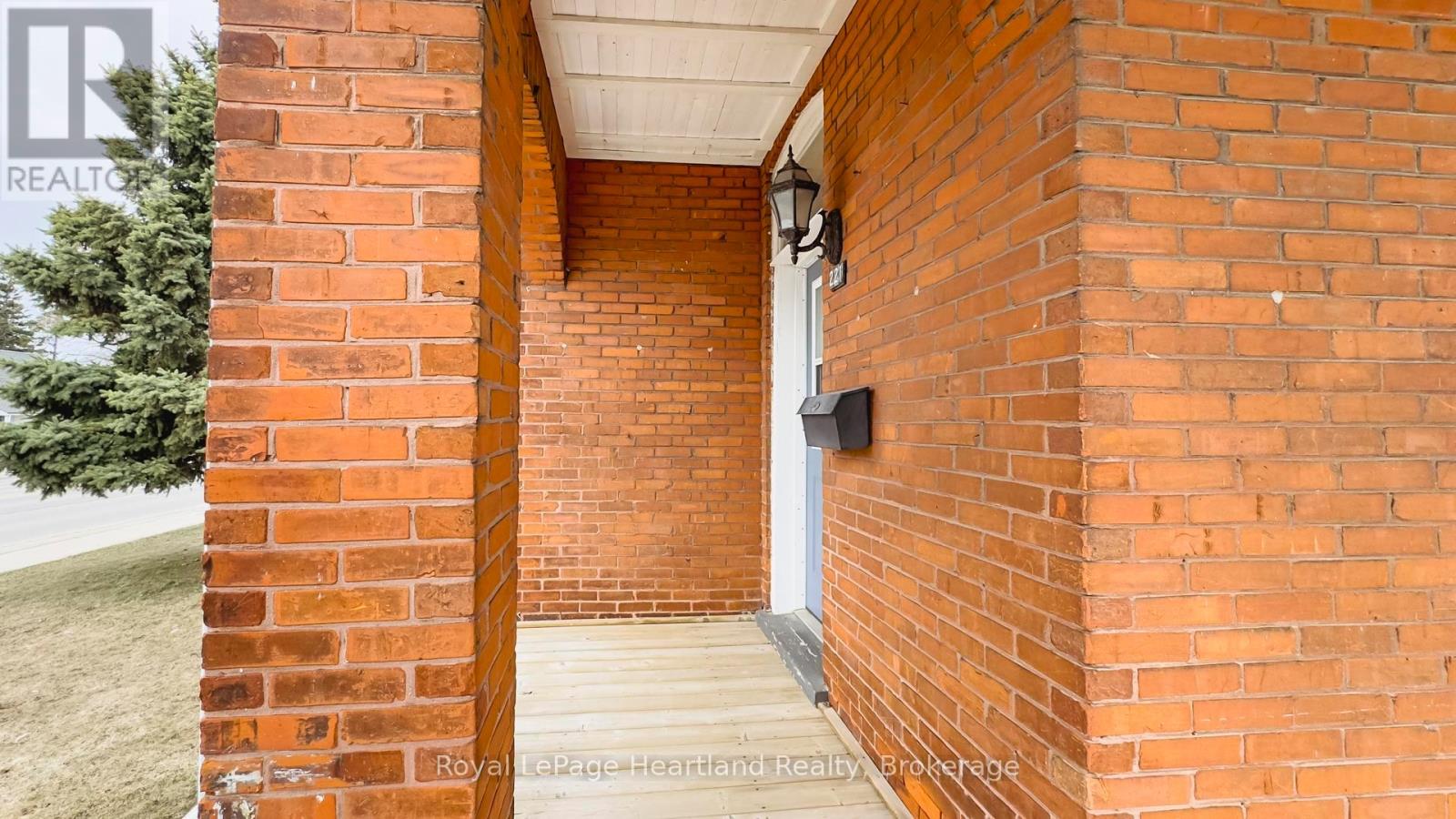 221 Bayfield Road, Goderich, Ontario  N7A 3G4 - Photo 3 - X13036494