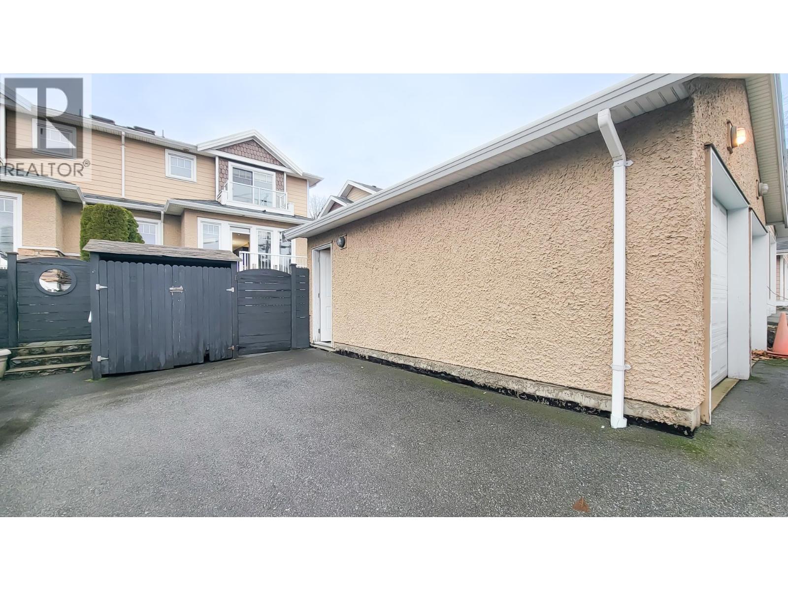 203 E 18th Street, North Vancouver, British Columbia  V7L 2X7 - Photo 3 - R3112646