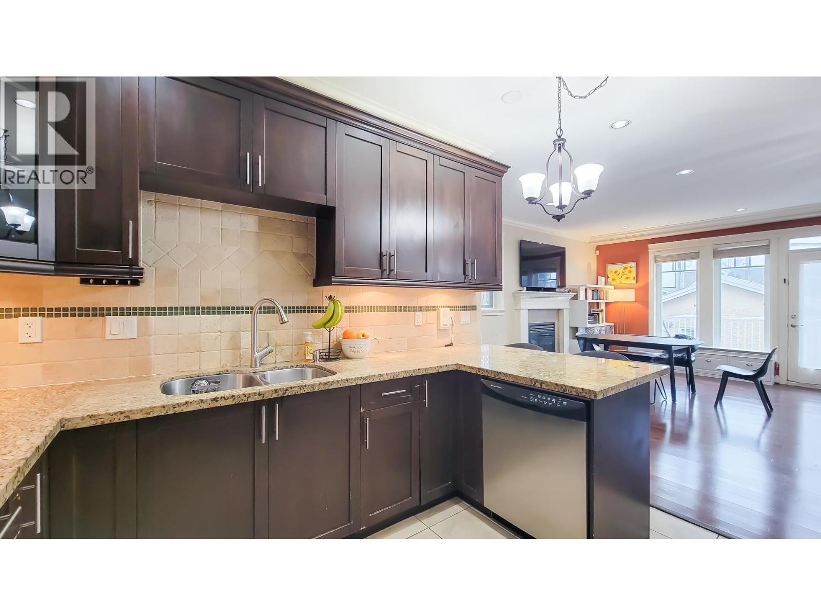 203 E 18th Street, North Vancouver, British Columbia  V7L 2X7 - Photo 13 - R3112646