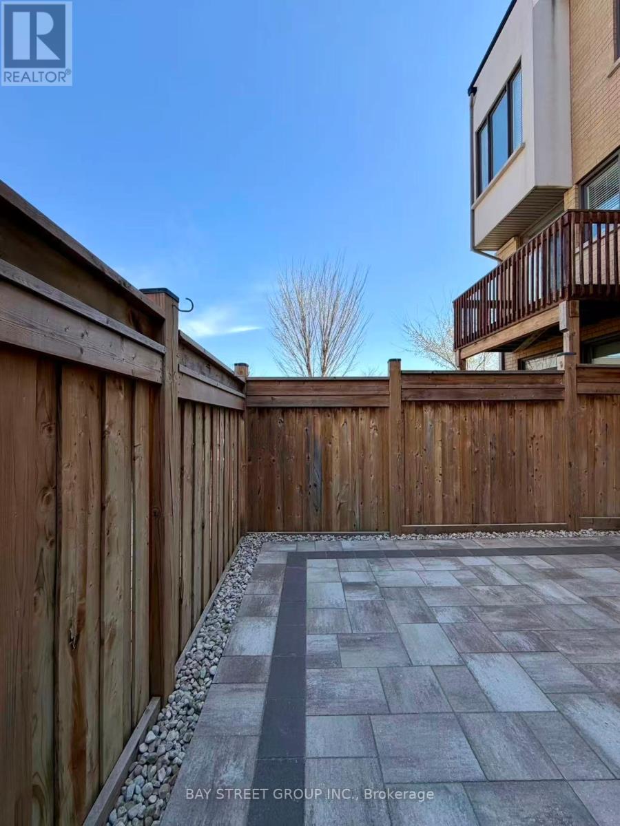 227 Huguenot Road, Oakville, Ontario  L6H 0L6 - Photo 34 - W12849522