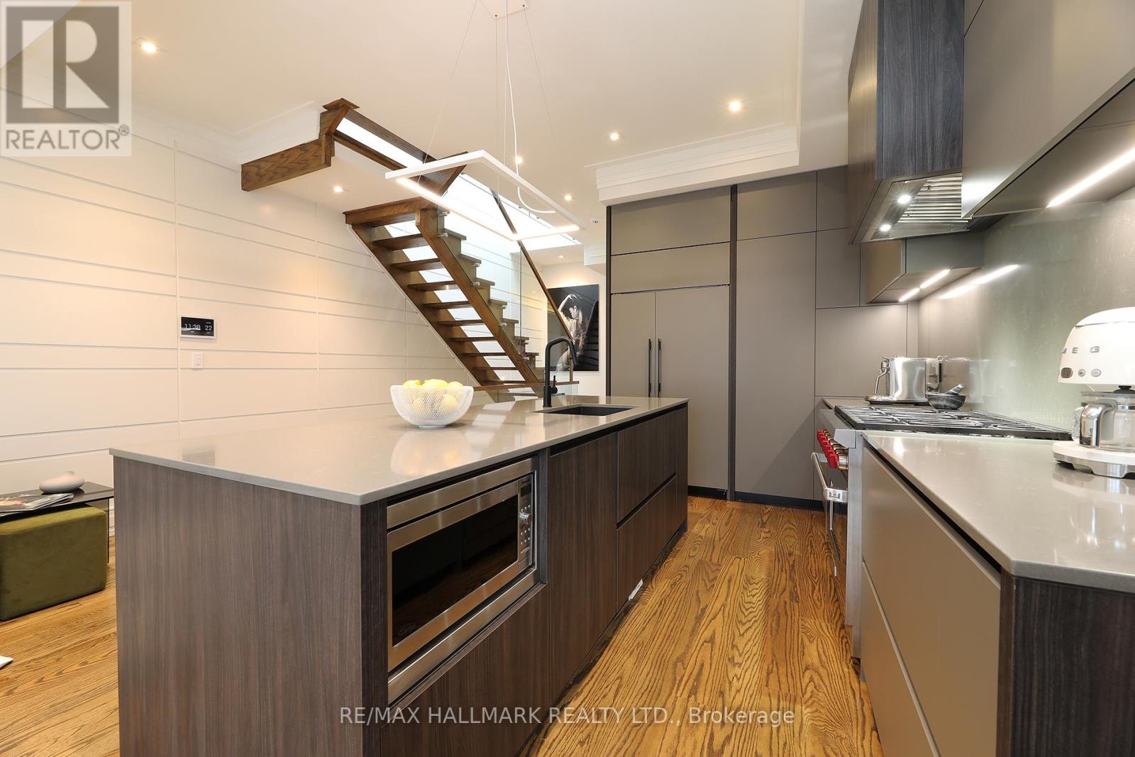 159 Roe Avenue, Toronto, Ontario  M5M 2J1 - Photo 14 - C13036484