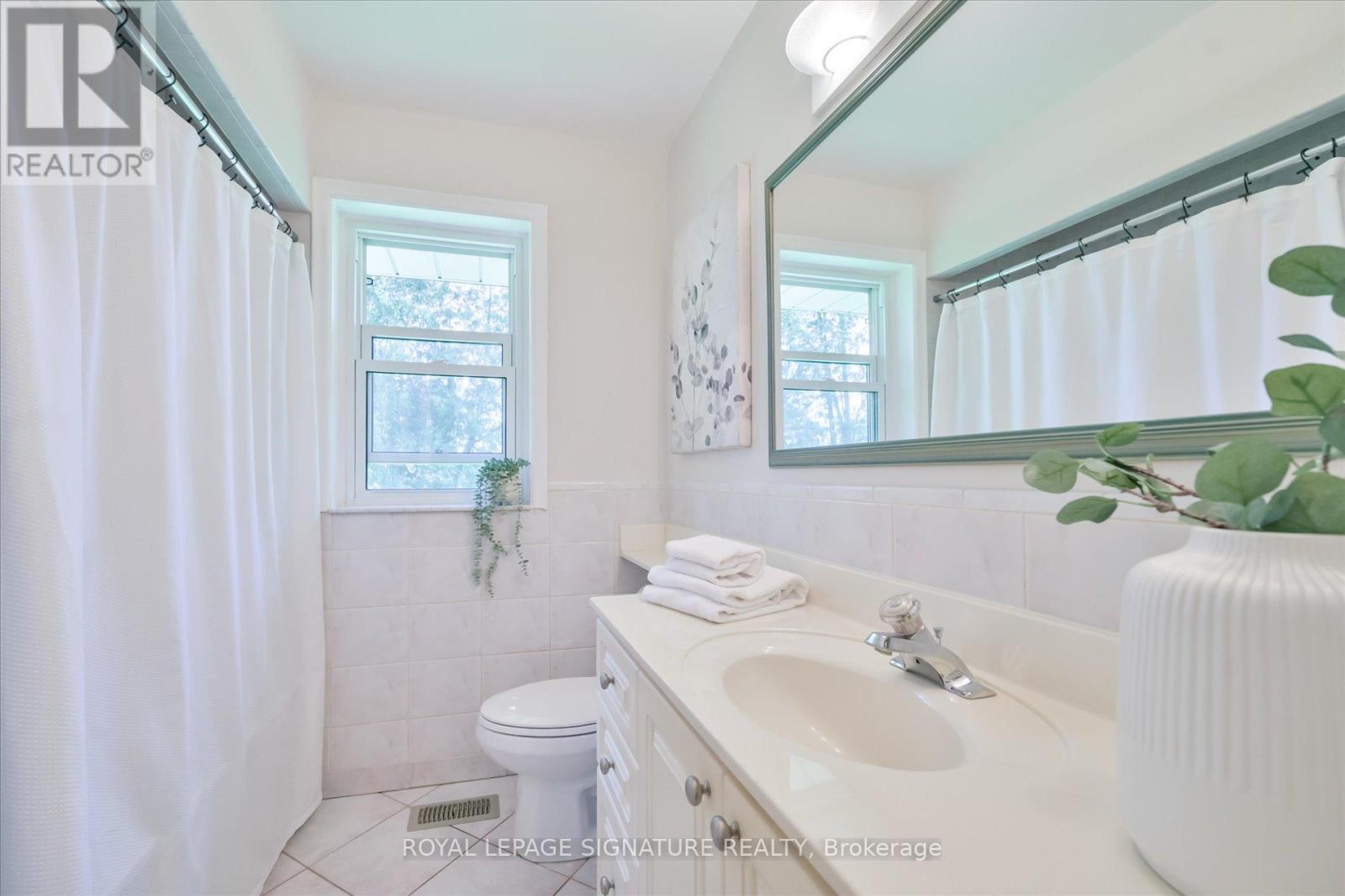 10 Gretna Avenue, Toronto, Ontario  M4A 2H4 - Photo 14 - C13036538