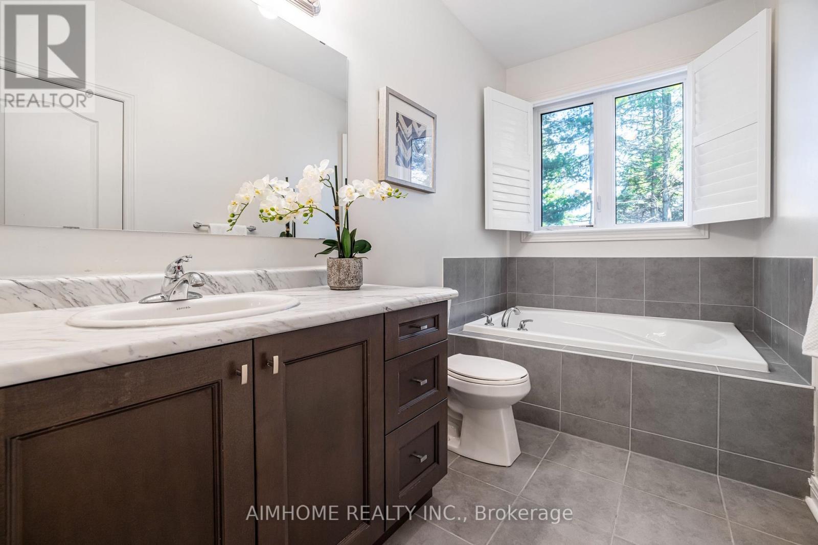 92 Radial Drive, Aurora, Ontario  L4G 0Z8 - Photo 14 - N13036476