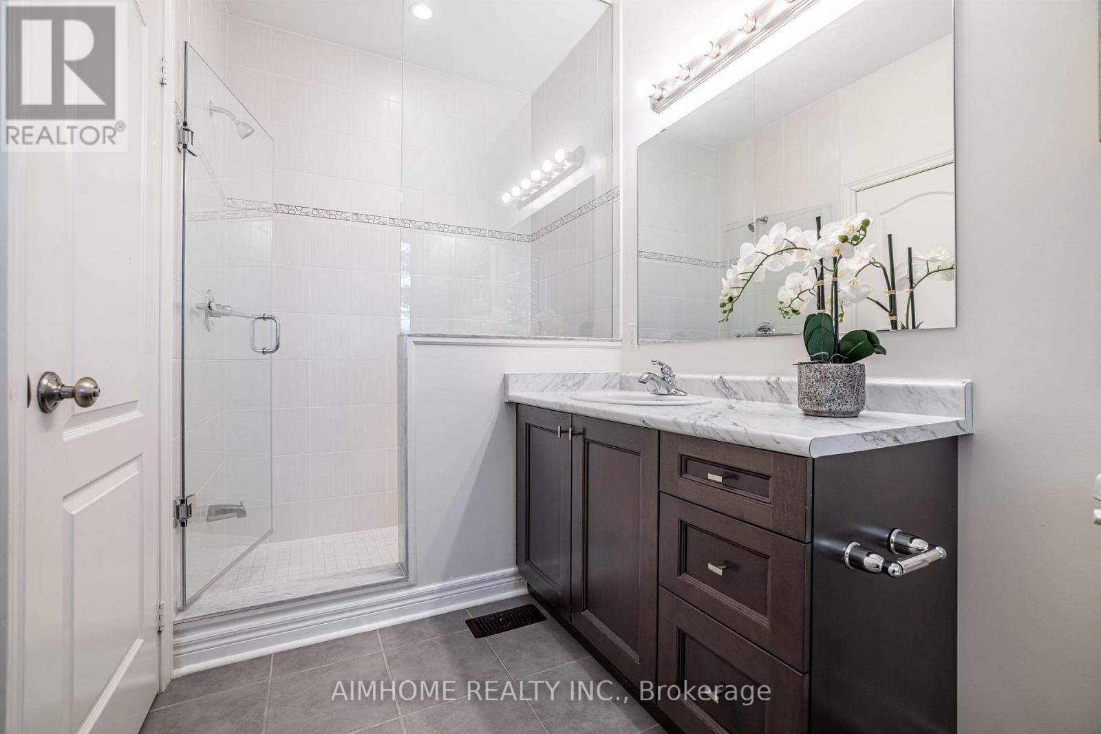 92 Radial Drive, Aurora, Ontario  L4G 0Z8 - Photo 15 - N13036476