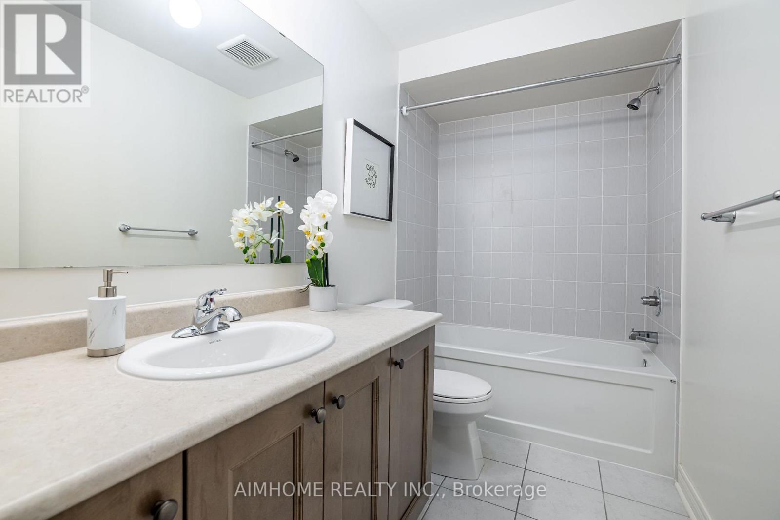 92 Radial Drive, Aurora, Ontario  L4G 0Z8 - Photo 19 - N13036476