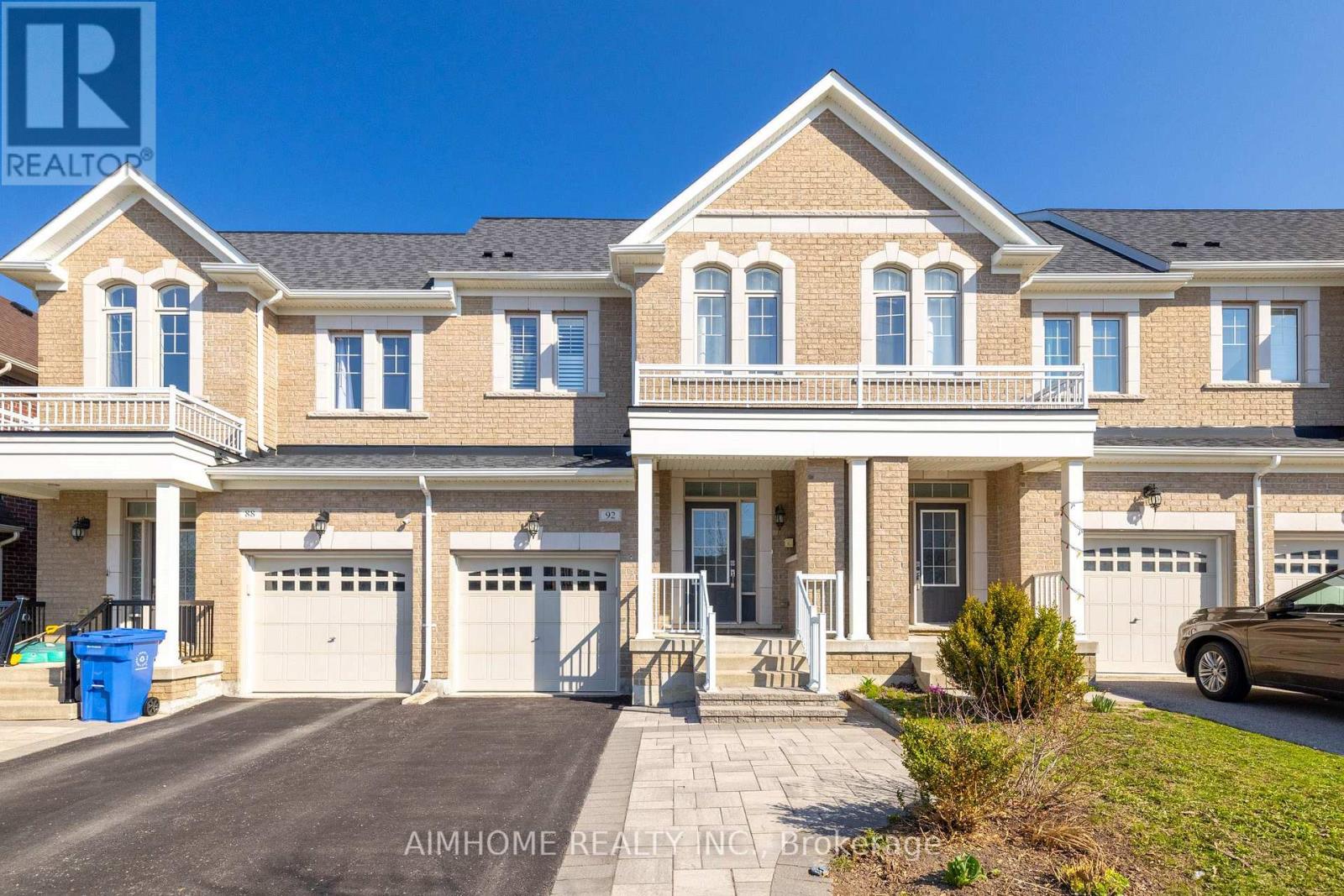 92 Radial Drive, Aurora, Ontario  L4G 0Z8 - Photo 2 - N13036476