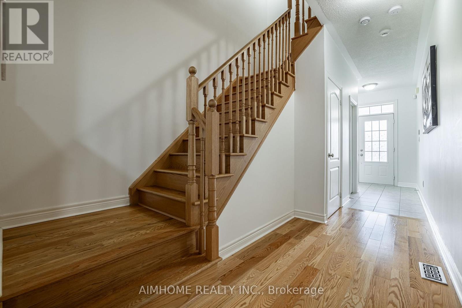 92 Radial Drive, Aurora, Ontario  L4G 0Z8 - Photo 3 - N13036476