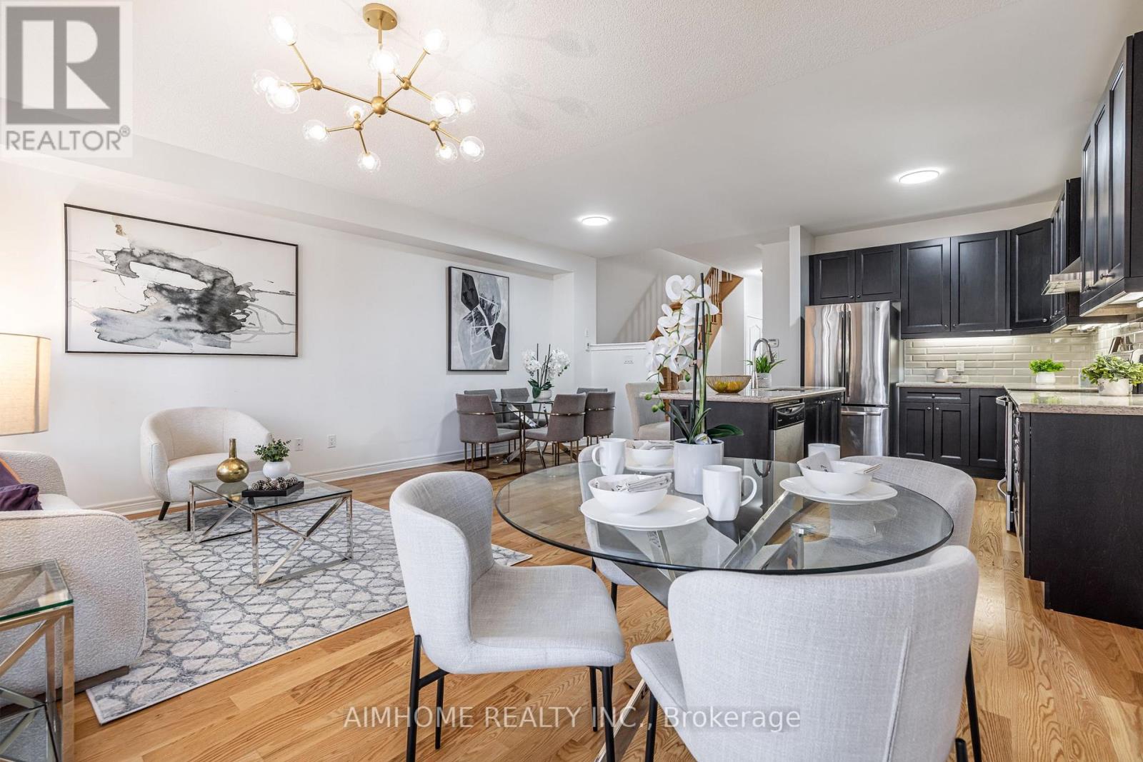 92 Radial Drive, Aurora, Ontario  L4G 0Z8 - Photo 4 - N13036476