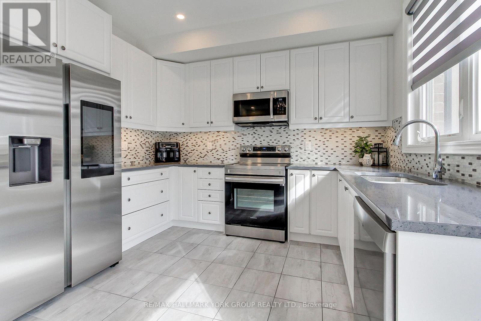 534 New England Court, Newmarket, Ontario  L3X 0M6 - Photo 16 - N13036524