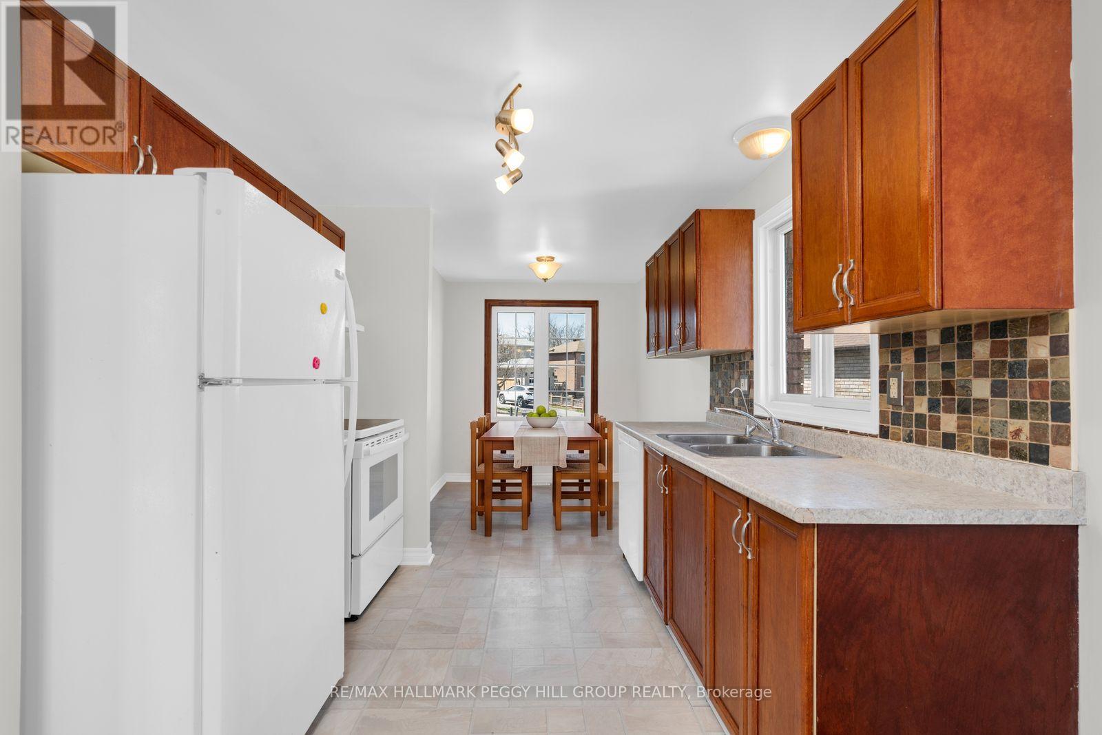 24 Geddes Crescent, Barrie (Northwest), Ontario  L4N 7B2 - Photo 5 - S13036554