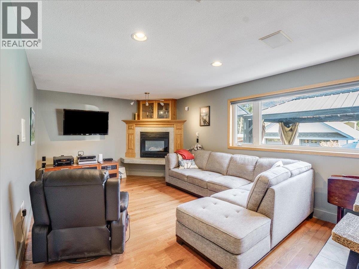 1063 Bridgeview Crescent, Castlegar, British Columbia  V1N 3H7 - Photo 45 - 10384172