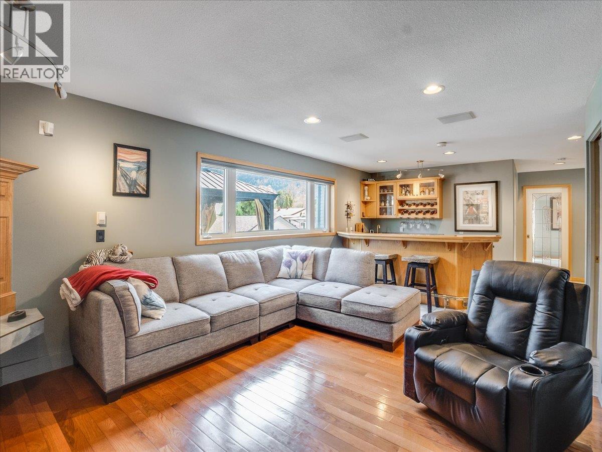 1063 Bridgeview Crescent, Castlegar, British Columbia  V1N 3H7 - Photo 48 - 10384172