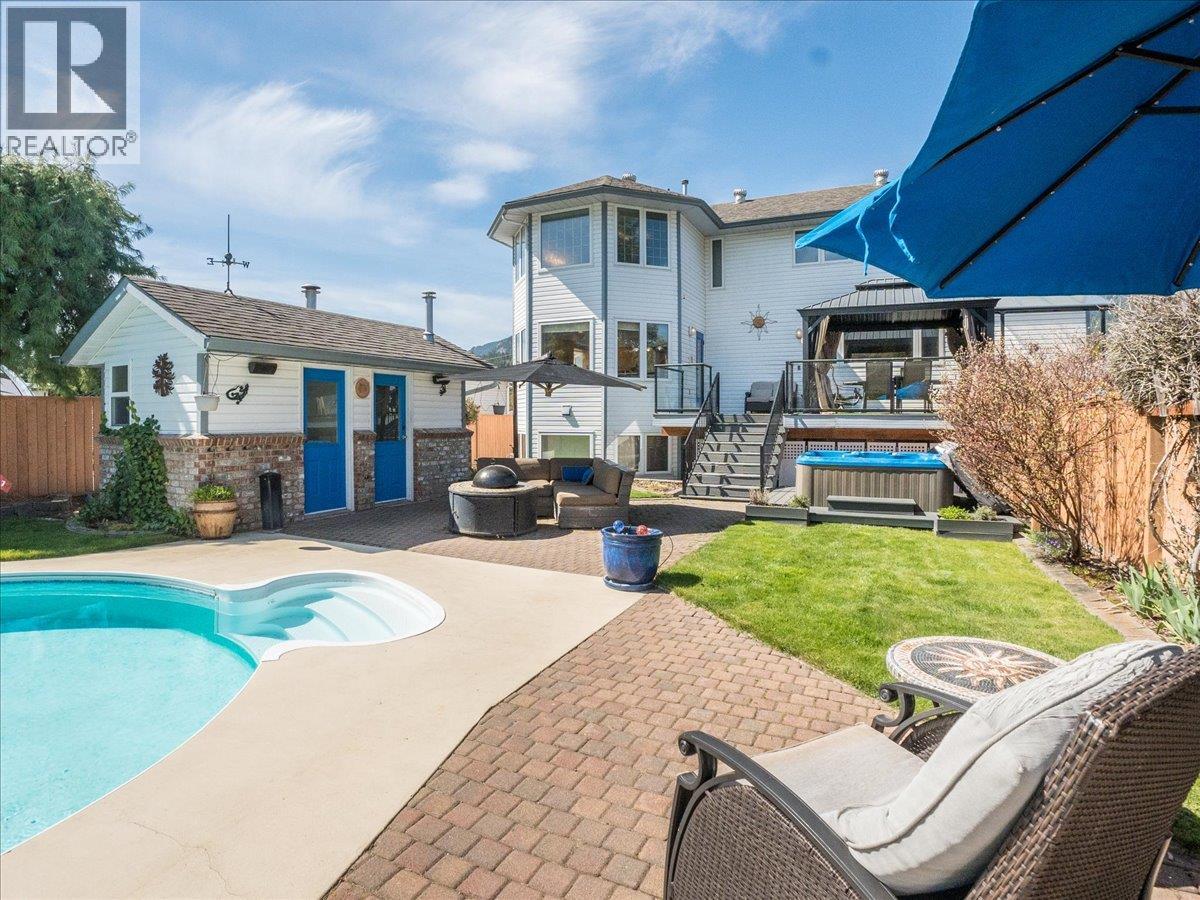 1063 Bridgeview Crescent, Castlegar, British Columbia  V1N 3H7 - Photo 5 - 10384172