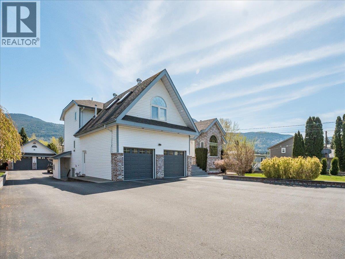 1063 Bridgeview Crescent, Castlegar, British Columbia  V1N 3H7 - Photo 83 - 10384172