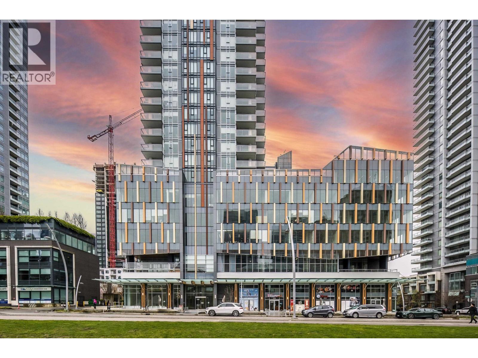 702 4458 Beresford Street, Burnaby, British Columbia  V5H 0J1 - Photo 1 - R3114423