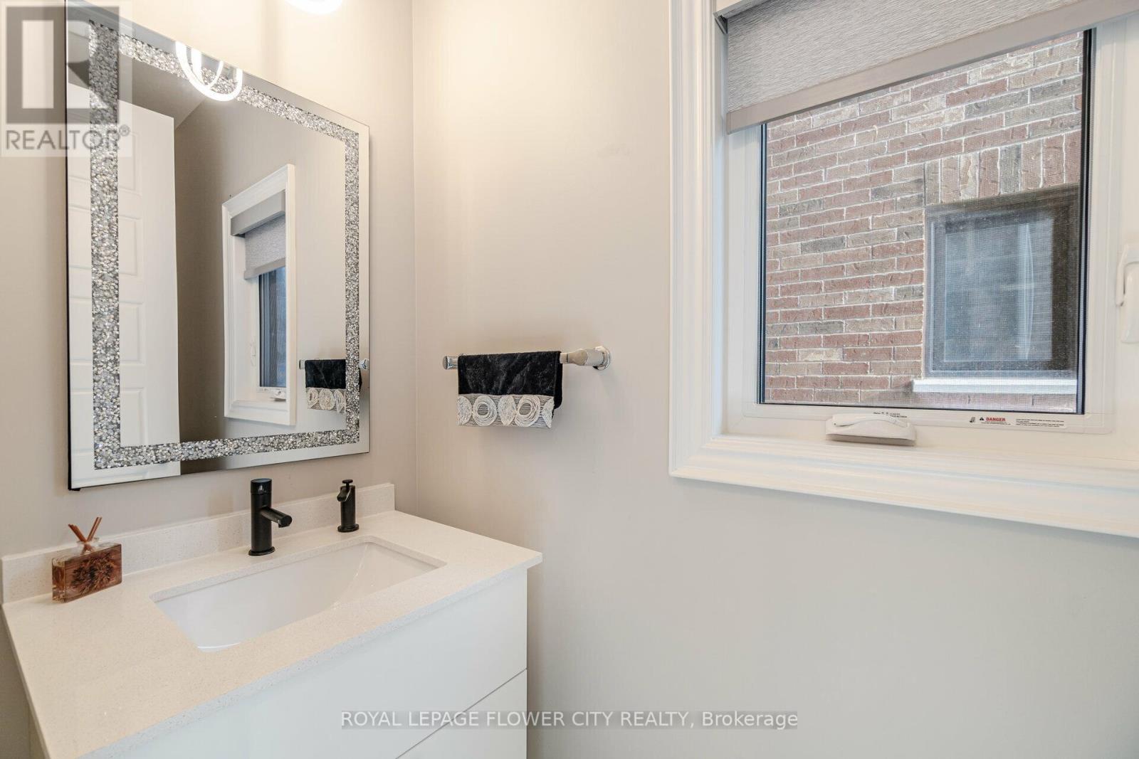 8 Ixworth Circle, Brampton, Ontario  L6Y 6J8 - Photo 21 - W13036512