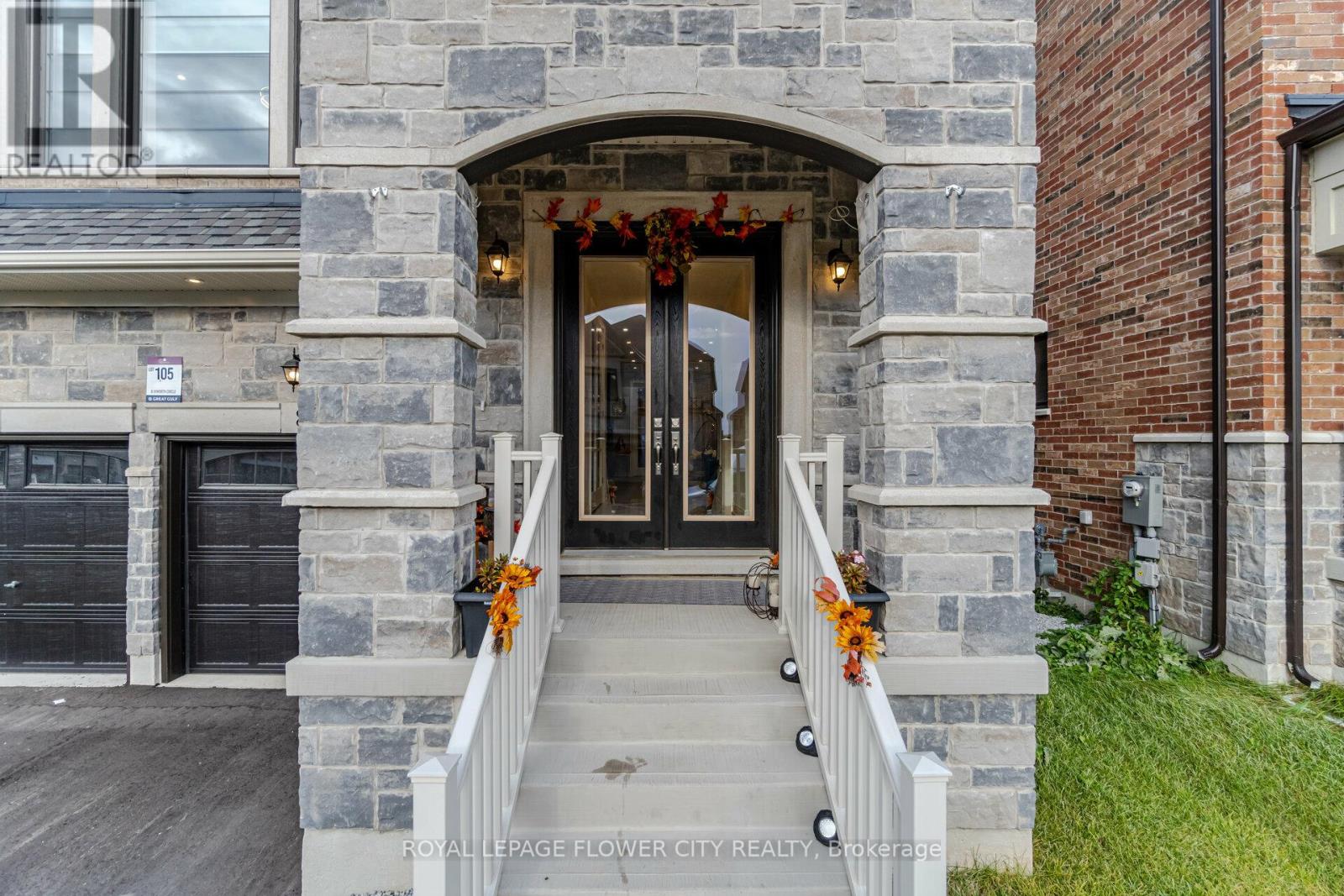 8 Ixworth Circle, Brampton, Ontario  L6Y 6J8 - Photo 3 - W13036512