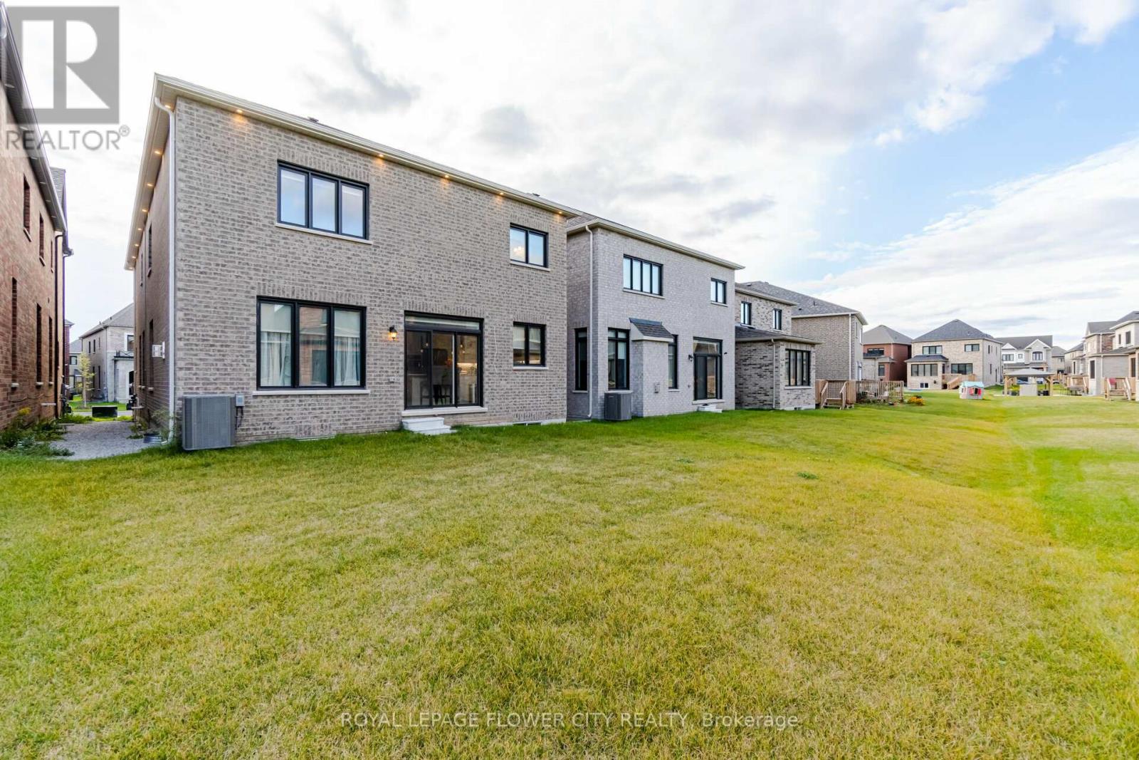 8 Ixworth Circle, Brampton, Ontario  L6Y 6J8 - Photo 49 - W13036512