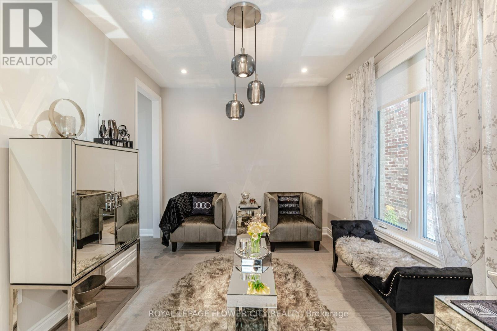 8 Ixworth Circle, Brampton, Ontario  L6Y 6J8 - Photo 9 - W13036512