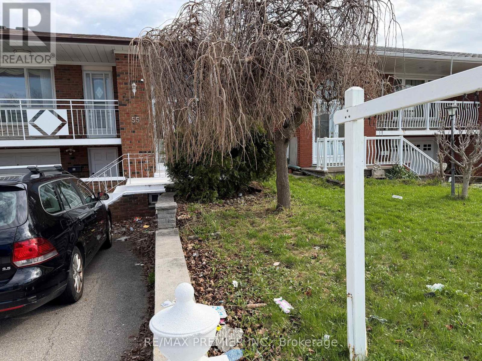 <div class="slider-price">$1,075,000</div><p>55 Firgrove Crescent, Toronto, Ontario</p>