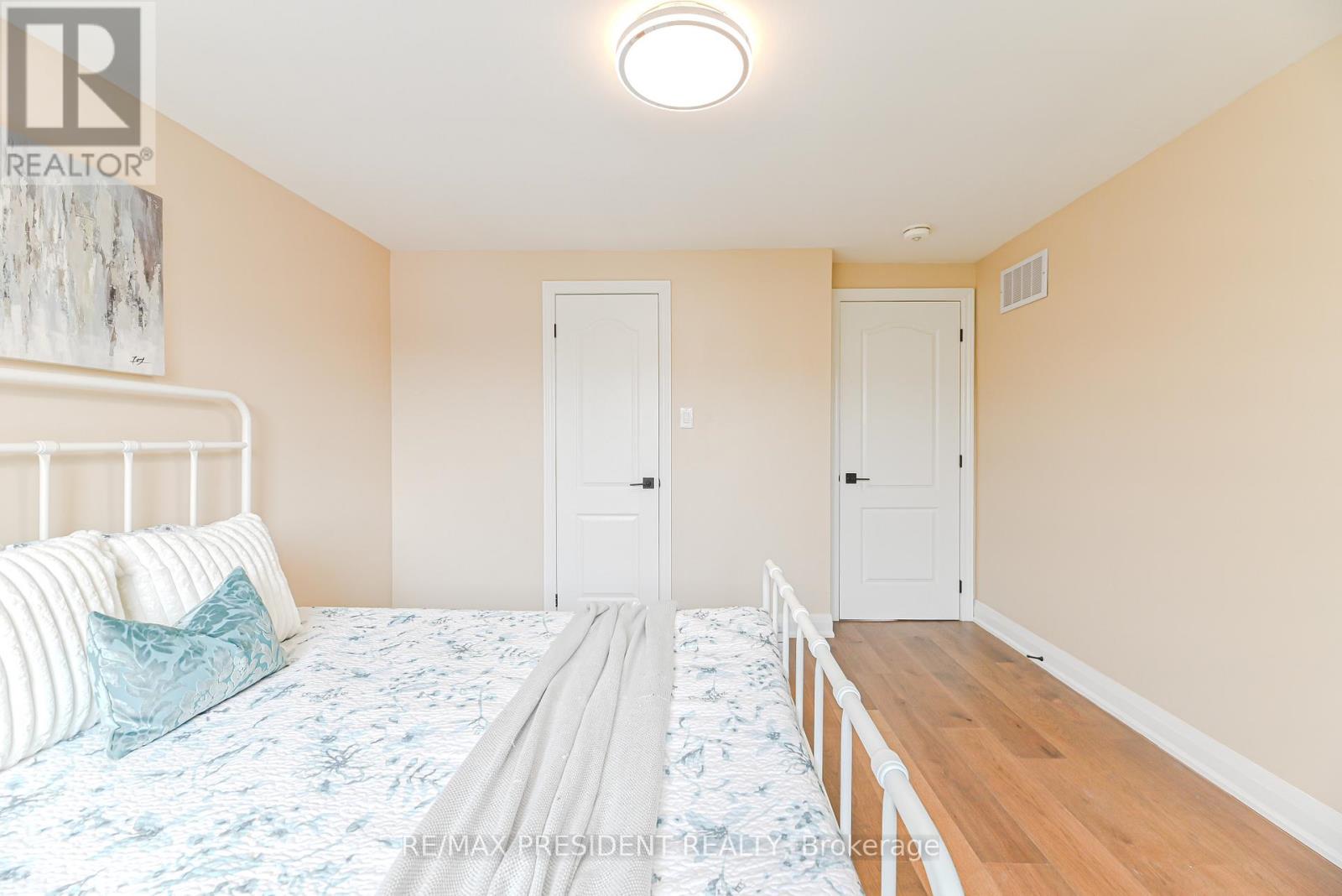 4 Lawnview Court, Brampton, Ontario  L7G 1T4 - Photo 30 - W13036568