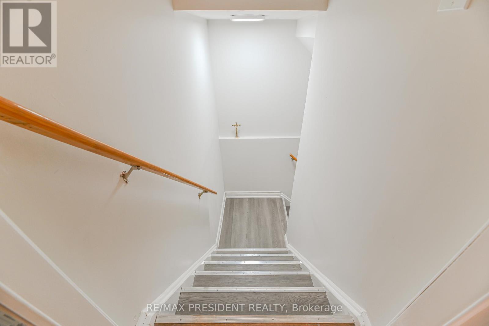 4 Lawnview Court, Brampton, Ontario  L7G 1T4 - Photo 35 - W13036568