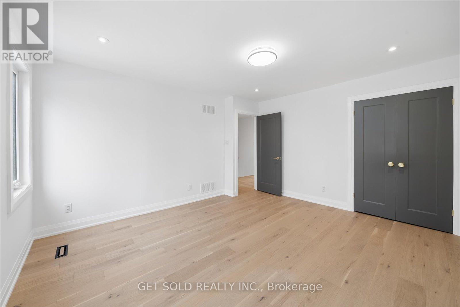 1768 Sherwood Forrest Circle, Mississauga, Ontario  L5K 2H6 - Photo 35 - W13036578