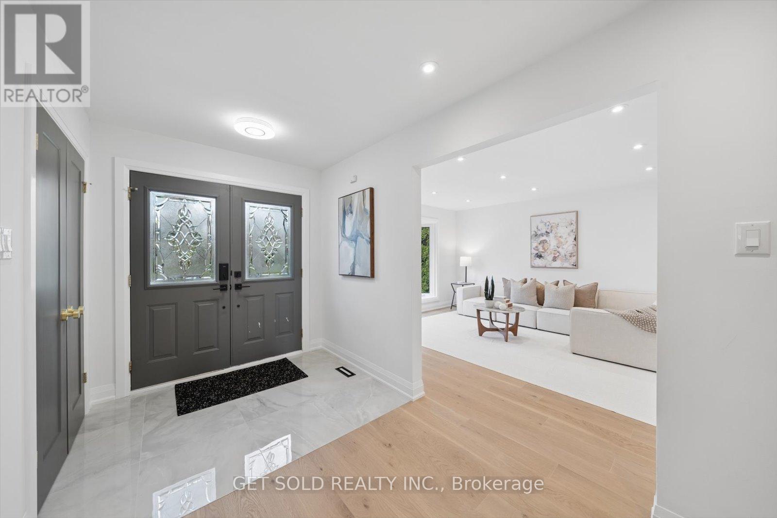 1768 Sherwood Forrest Circle, Mississauga, Ontario  L5K 2H6 - Photo 4 - W13036578