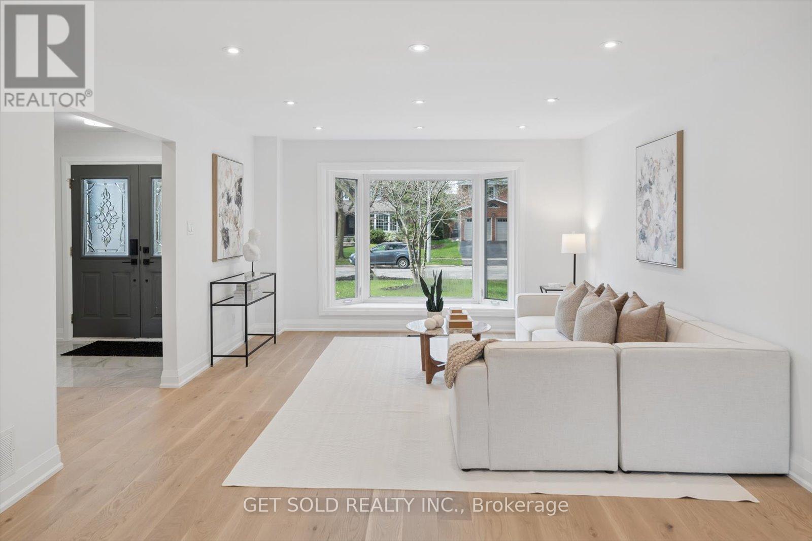 1768 Sherwood Forrest Circle, Mississauga, Ontario  L5K 2H6 - Photo 5 - W13036578