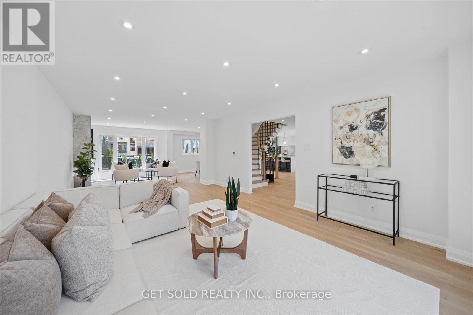 1768 Sherwood Forrest Circle, Mississauga, Ontario  L5K 2H6 - Photo 6 - W13036578