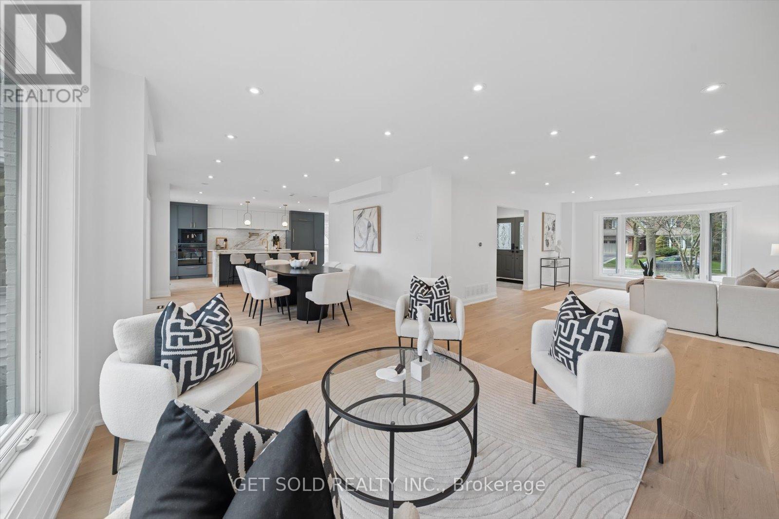 1768 Sherwood Forrest Circle, Mississauga, Ontario  L5K 2H6 - Photo 9 - W13036578