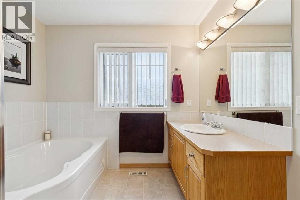 37 Cimarron Trail, Okotoks, Alberta  T1S 1V8 - Photo 30 - A2302223