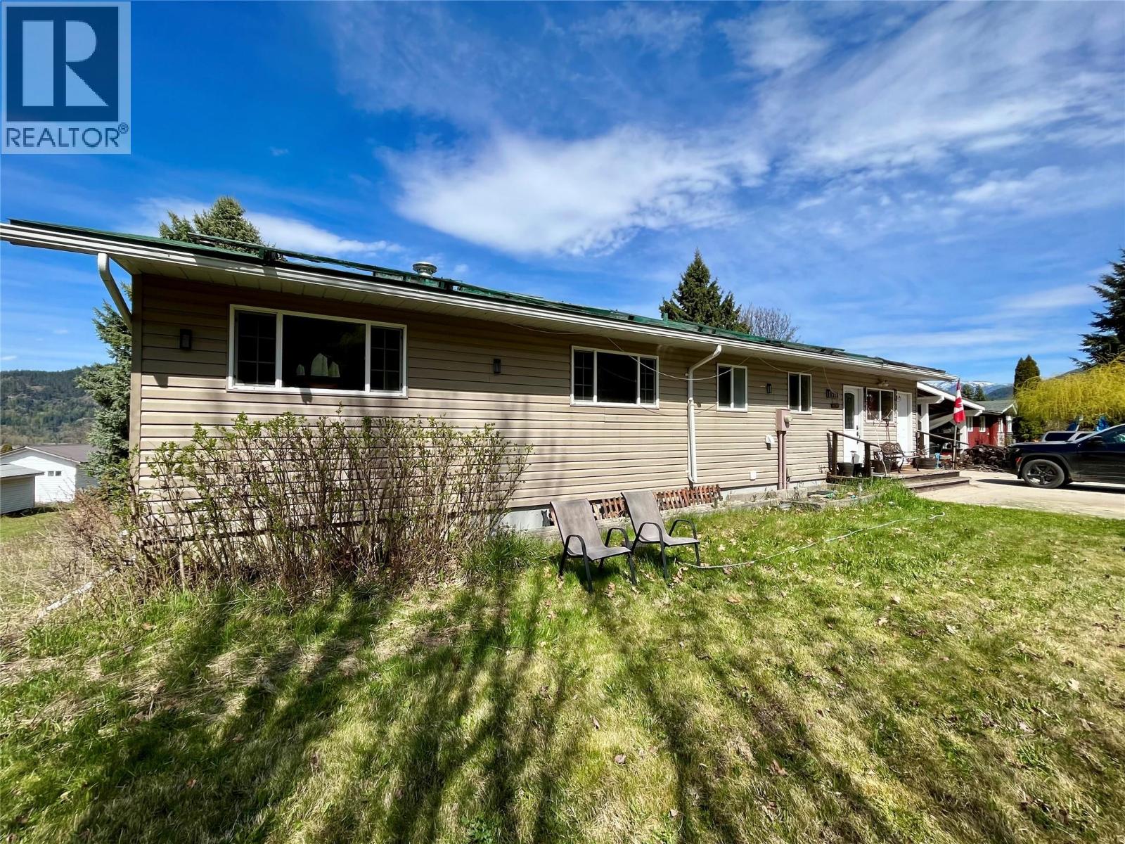 212 Maple Street, Fauquier, British Columbia