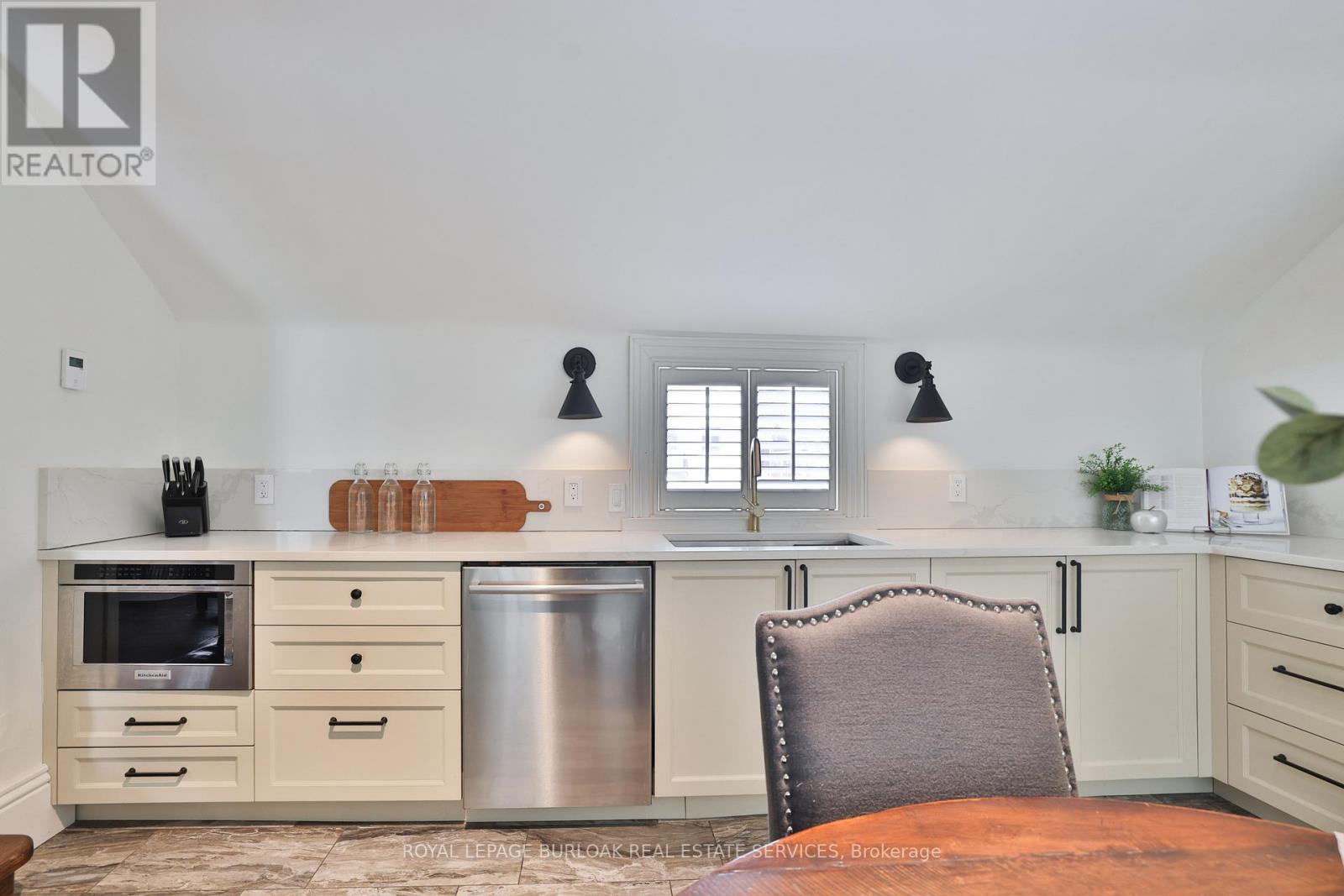 455 Nelson Avenue, Burlington, Ontario  L7S 1N3 - Photo 6 - W12828444