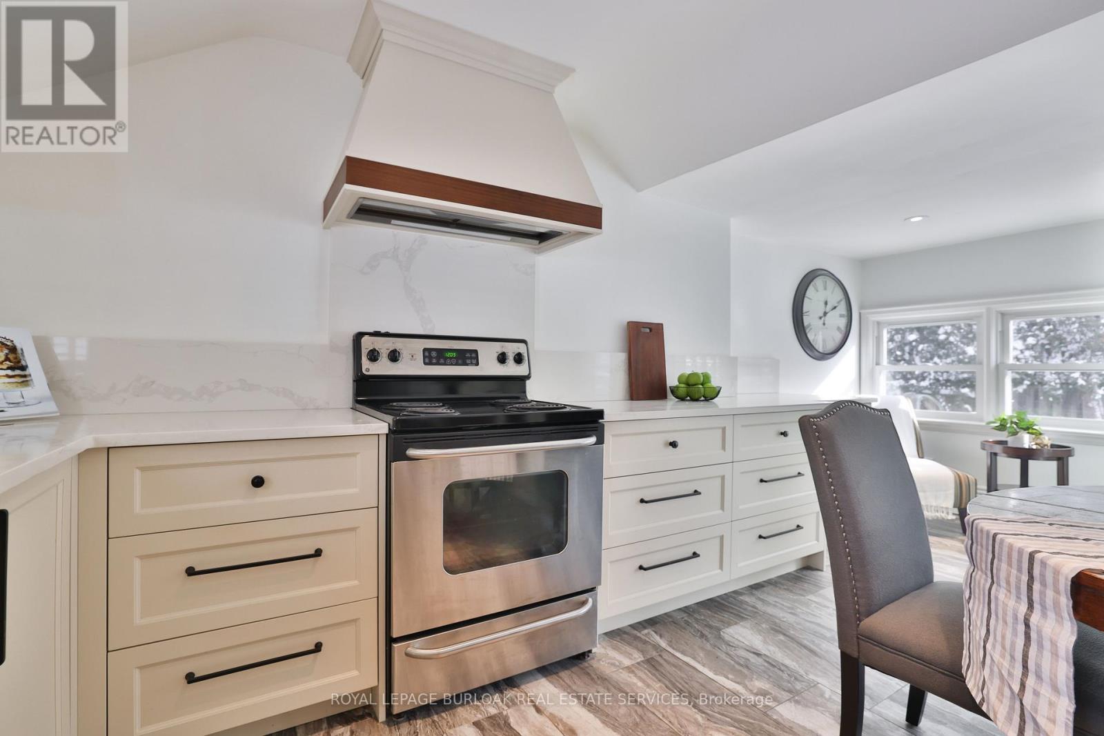 455 Nelson Avenue, Burlington, Ontario  L7S 1N3 - Photo 7 - W12828444