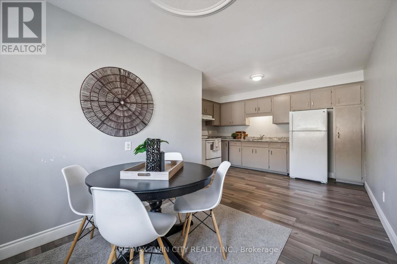 27 Vicmount Drive, Kitchener, Ontario  N2M 2A2 - Photo 12 - X13036528