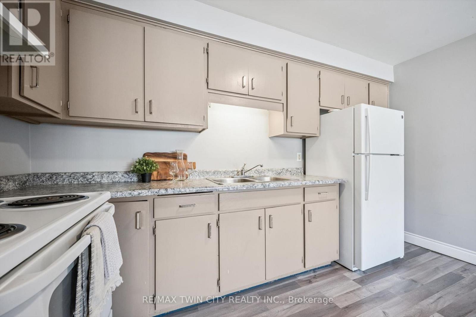 27 Vicmount Drive, Kitchener, Ontario  N2M 2A2 - Photo 15 - X13036528