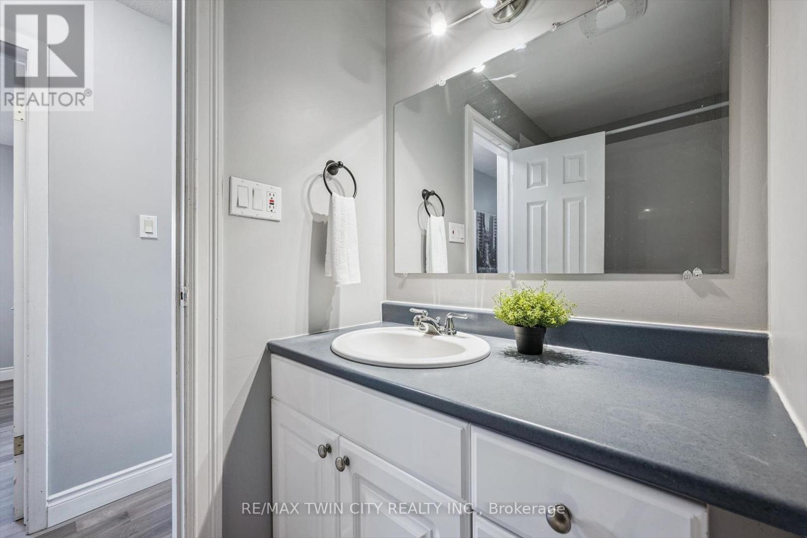 27 Vicmount Drive, Kitchener, Ontario  N2M 2A2 - Photo 22 - X13036528