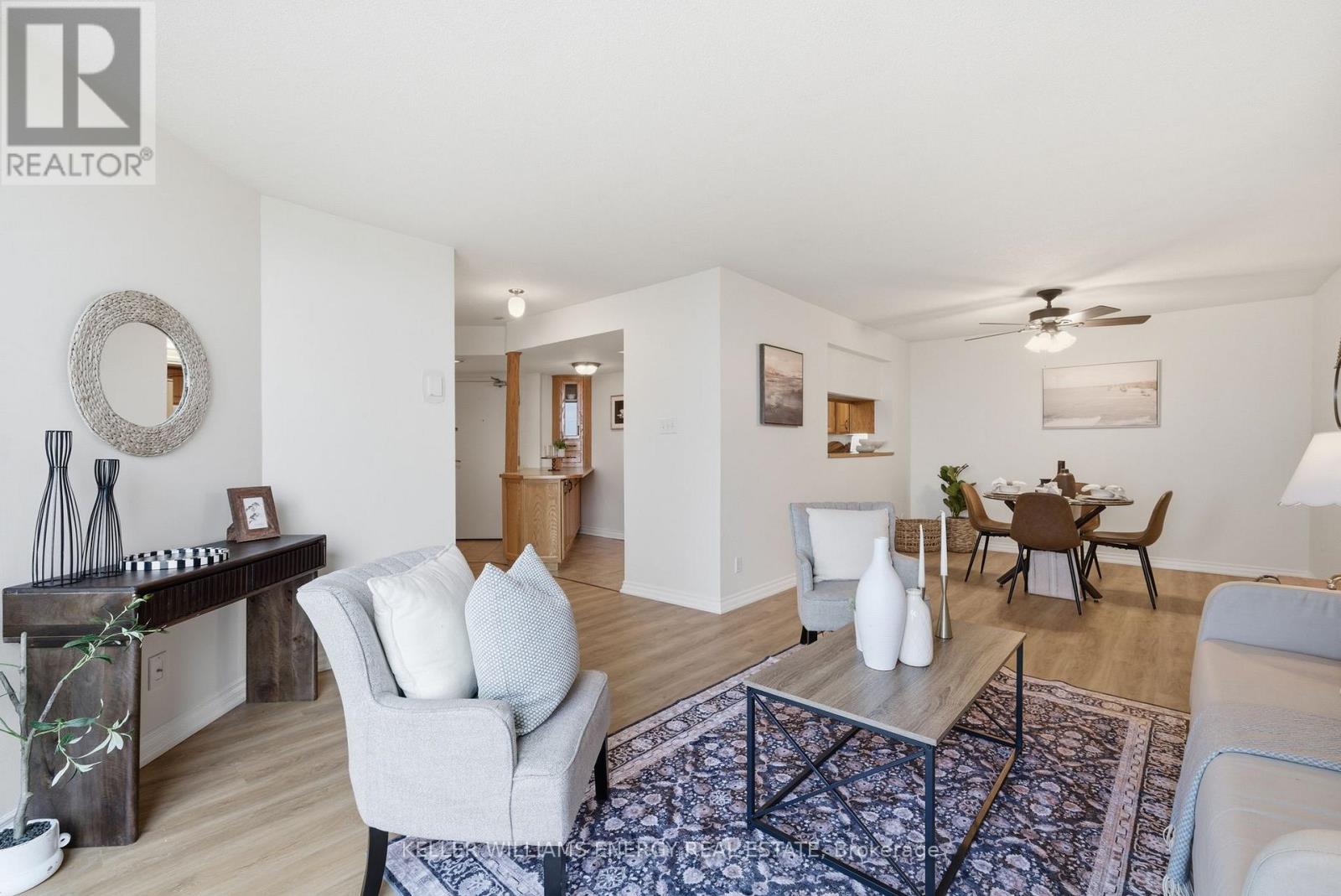 610 - 360 Watson Street W, Whitby, Ontario  L1N 9G2 - Photo 3 - E13036602