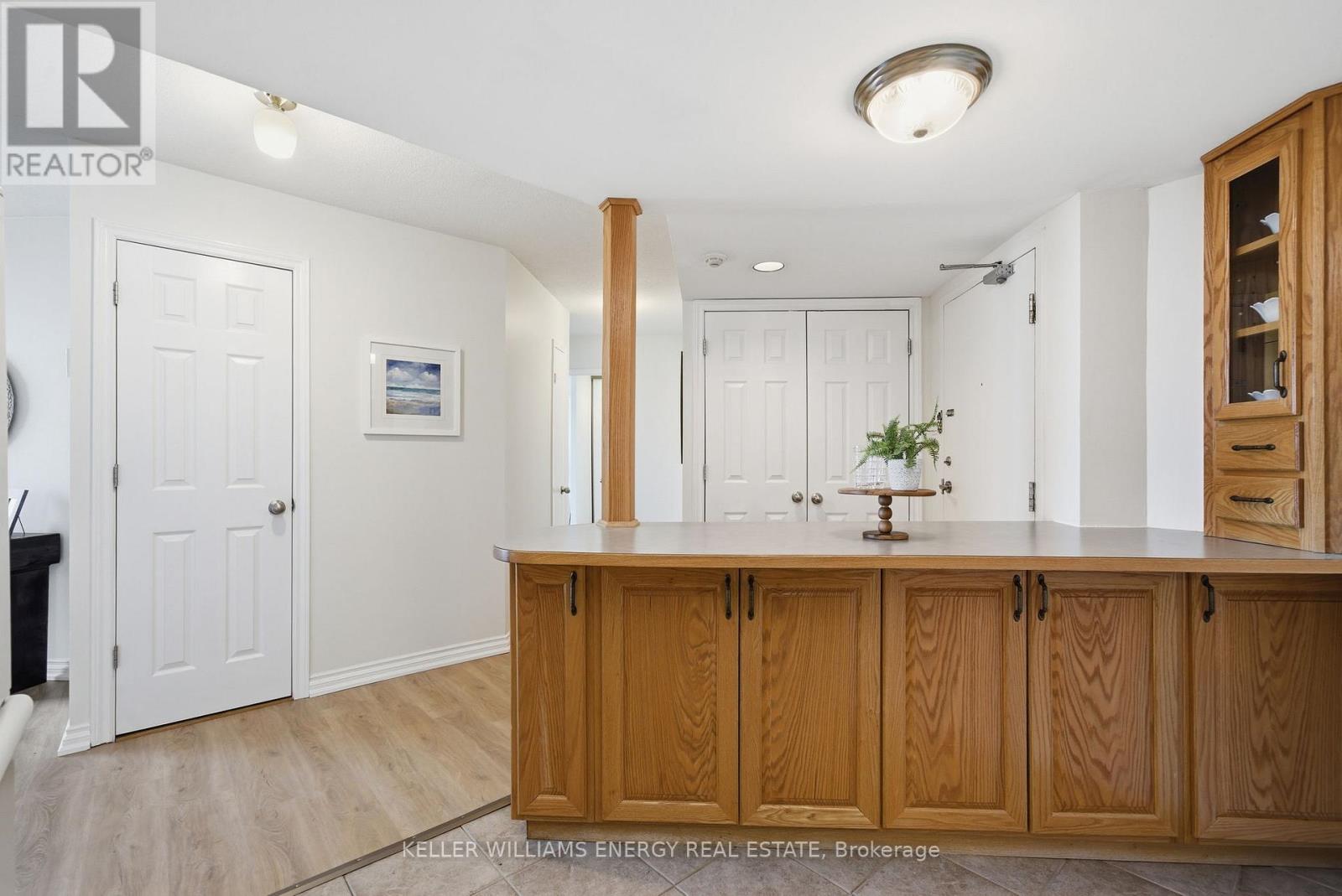 610 - 360 Watson Street W, Whitby, Ontario  L1N 9G2 - Photo 6 - E13036602