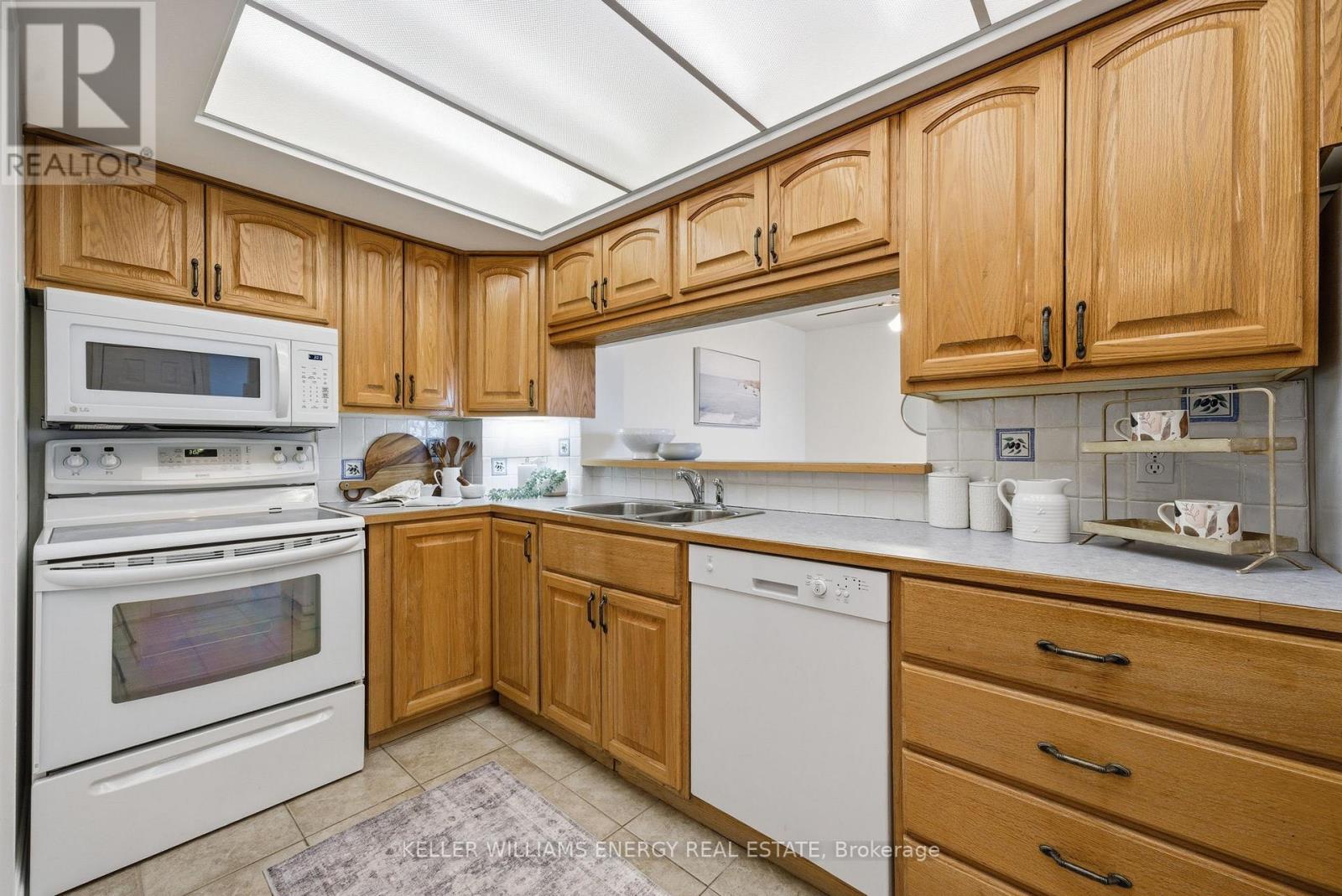 610 - 360 Watson Street W, Whitby, Ontario  L1N 9G2 - Photo 7 - E13036602