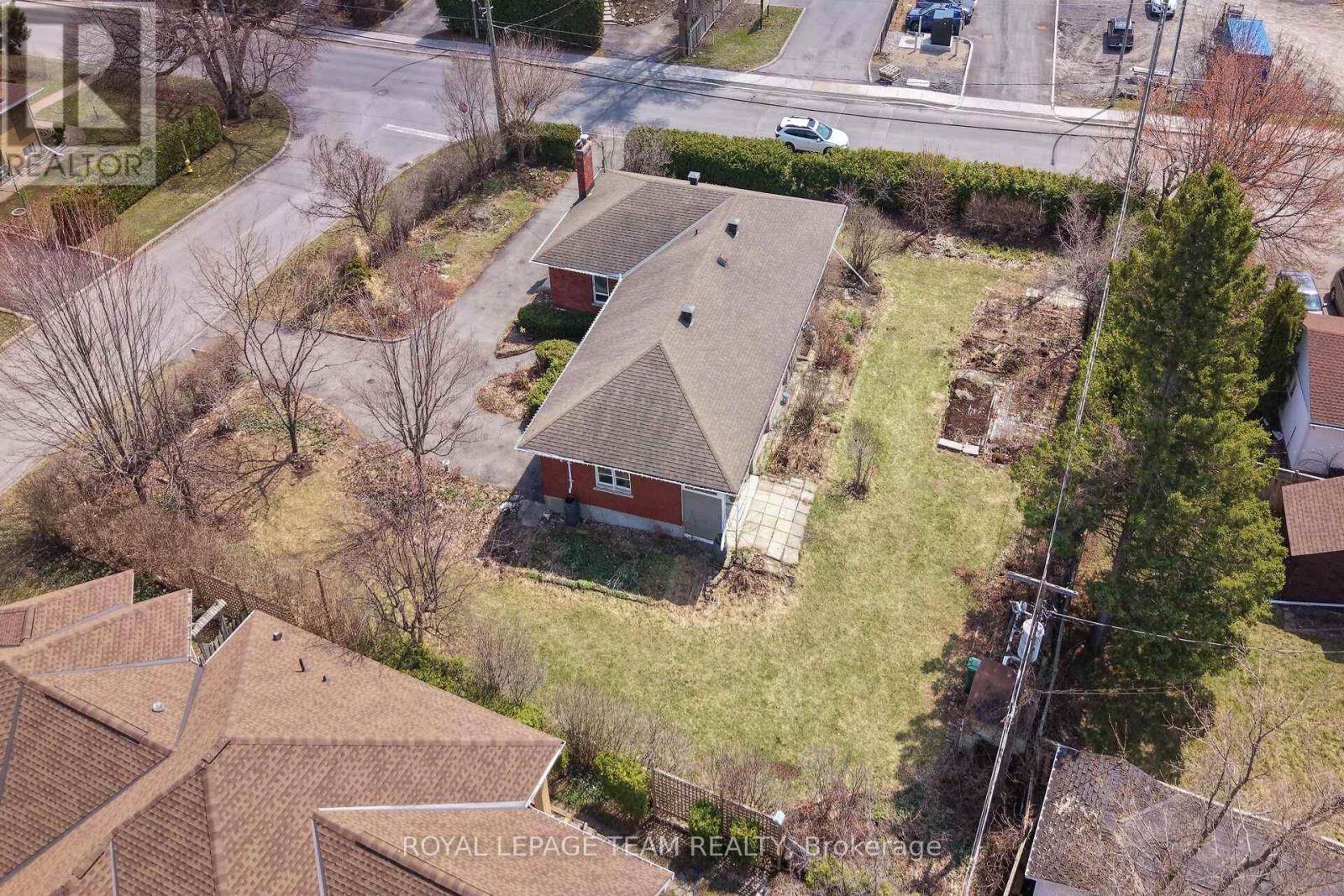 45 Capilano Drive, Ottawa, Ontario  K2E 6G5 - Photo 3 - X12924102