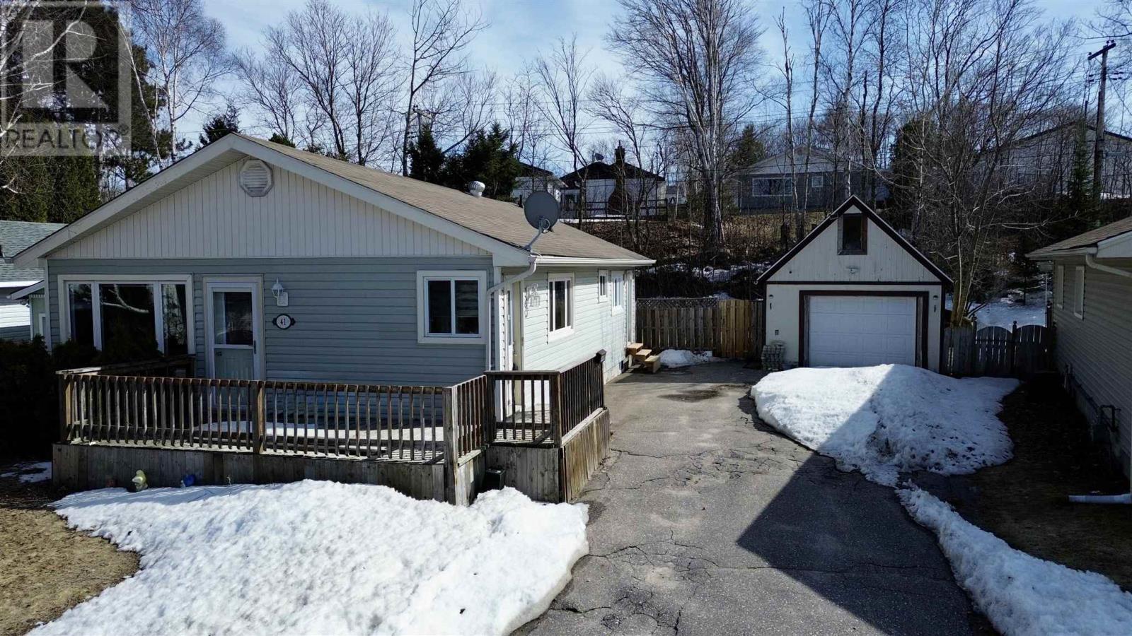 41 Robertson RD, Elliot Lake, Ontario