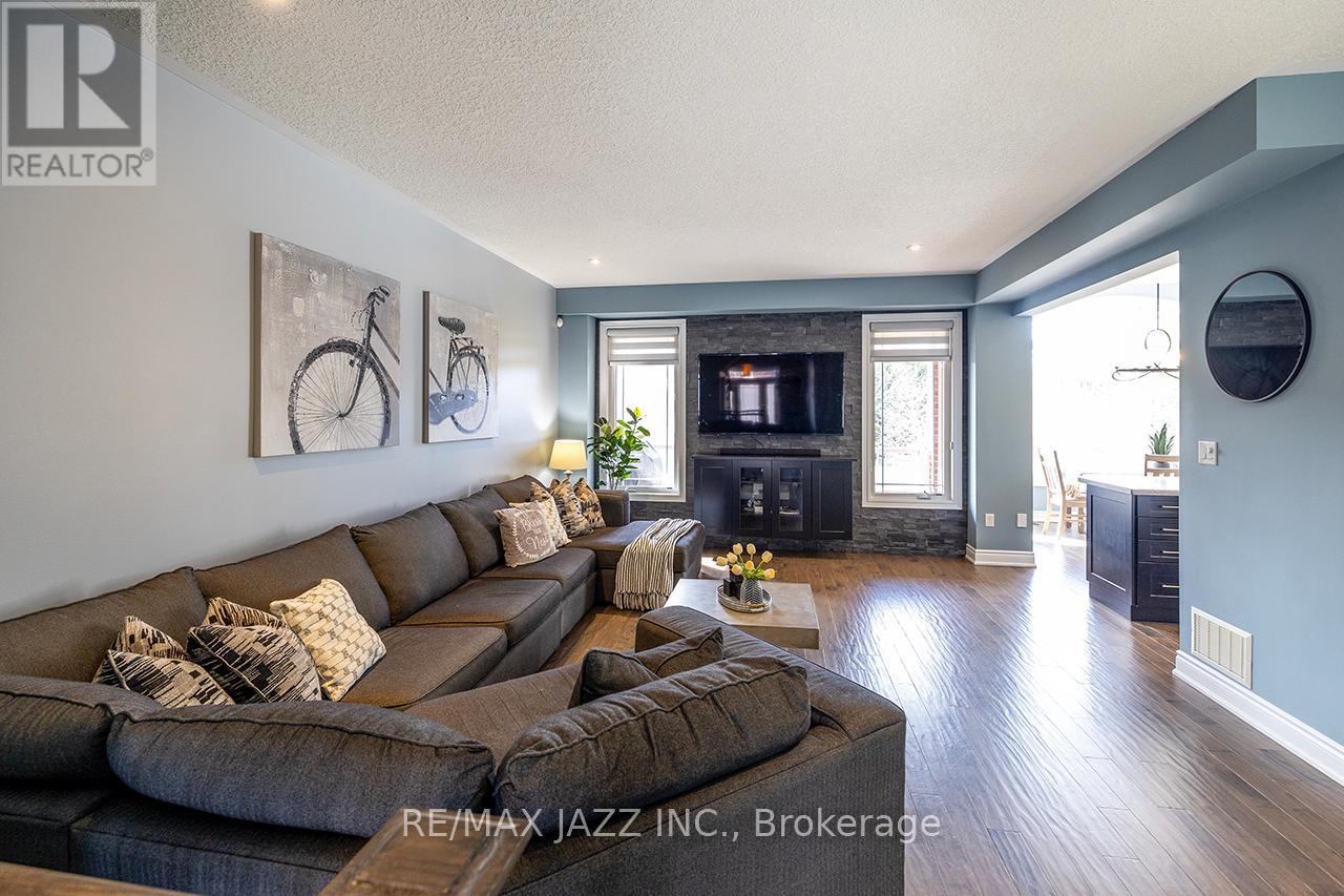 43 Elmer Adams Drive, Clarington (Courtice), Ontario  L1E 0G5 - Photo 6 - E13036742