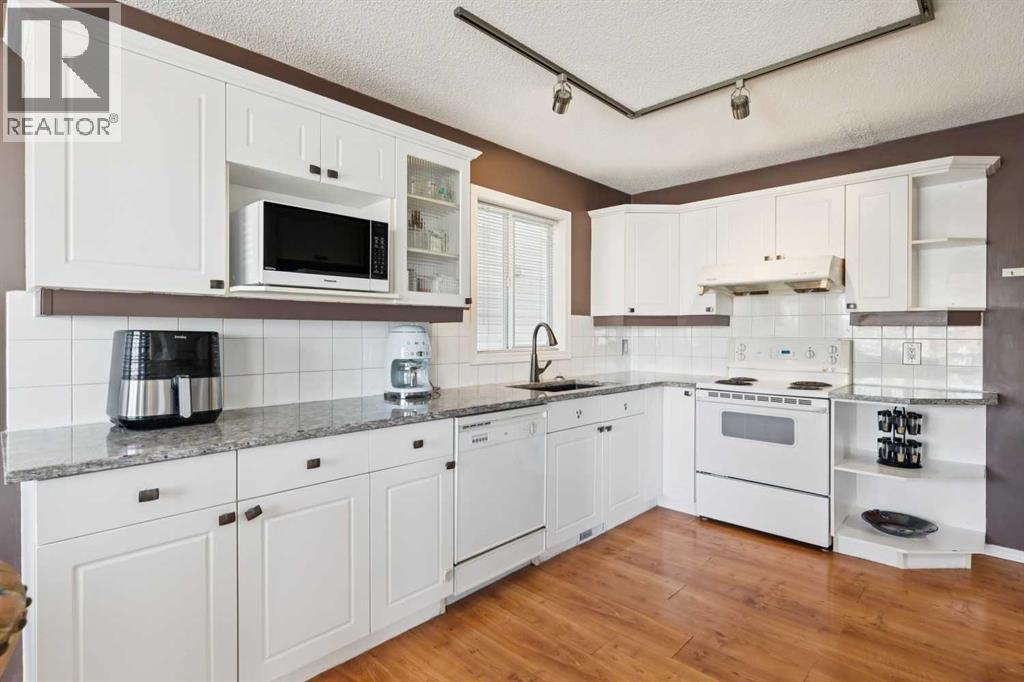 18 Bridlewood Way Sw, Calgary, Alberta  T2Y 3R5 - Photo 4 - A2303884