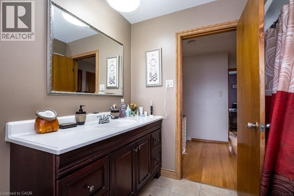 2 Village Drive, Hamilton, Ontario  L8E 3M8 - Photo 25 - 40823636