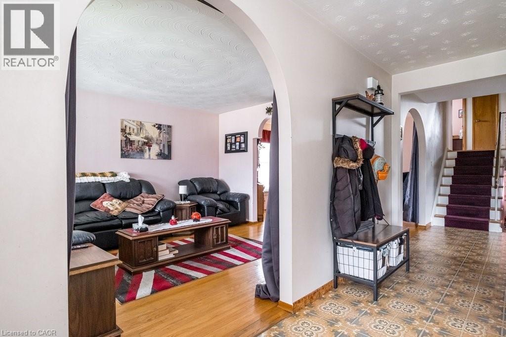 2 Village Drive, Hamilton, Ontario  L8E 3M8 - Photo 9 - 40823636