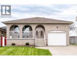 2 VILLAGE Drive, Hamilton, Ontario