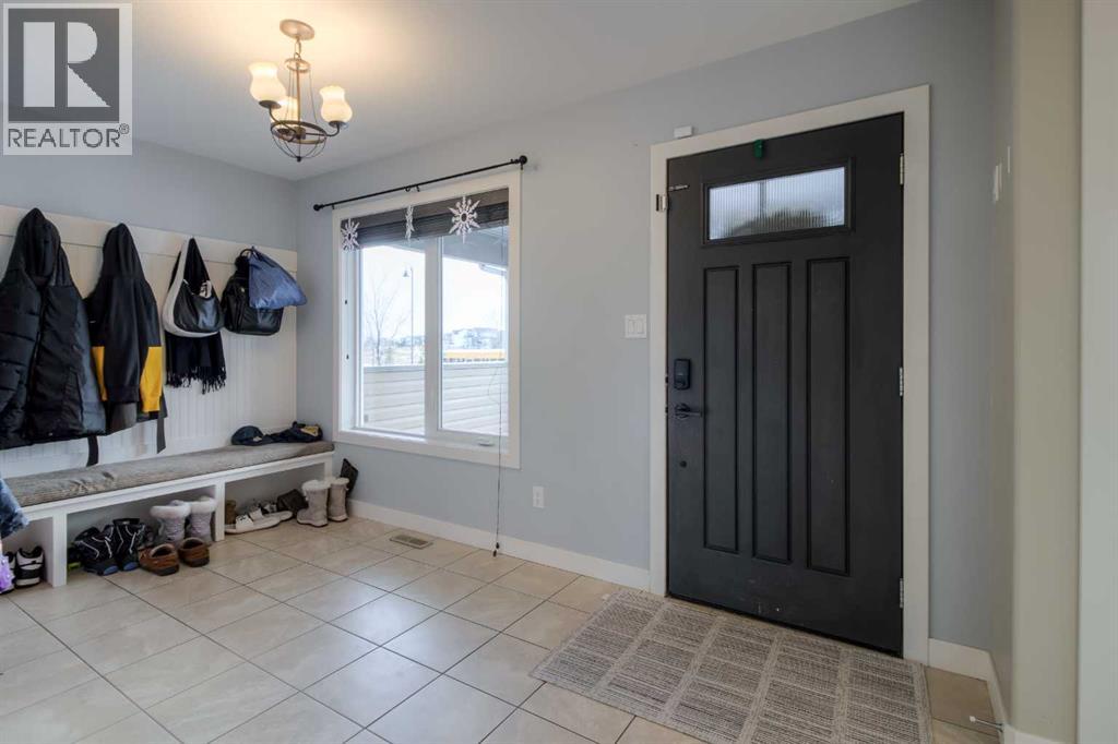 541 Aquitania Boulevard W, Lethbridge, Alberta  T1J 5G7 - Photo 3 - A2272884